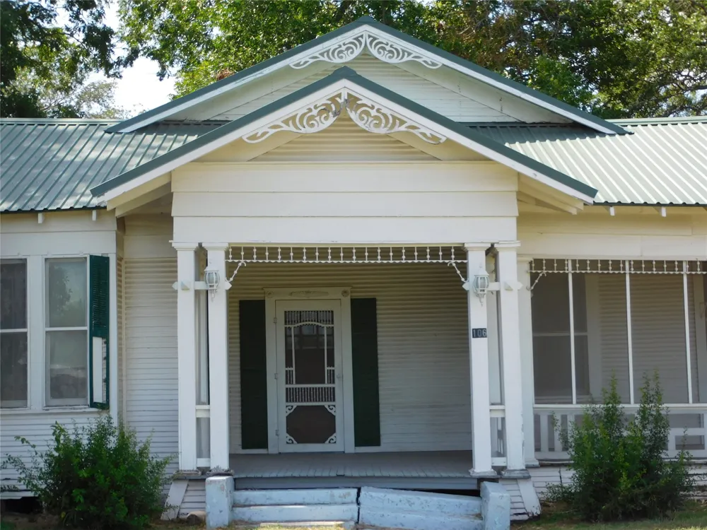 106 1st Street W Dawson, TX 76639