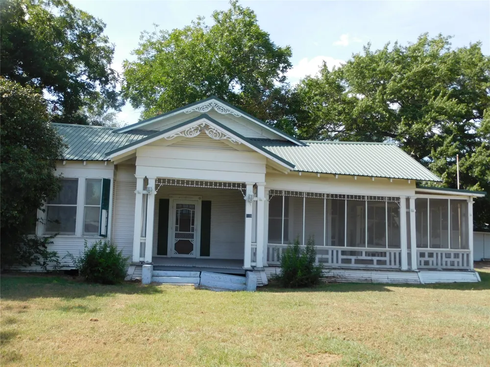 106 1st Street W Dawson, TX 76639