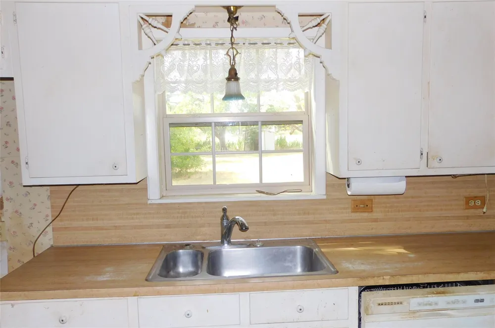 106 1st Street W Dawson, TX 76639