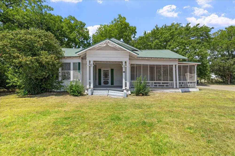 106 1st Street W Dawson, TX 76639
