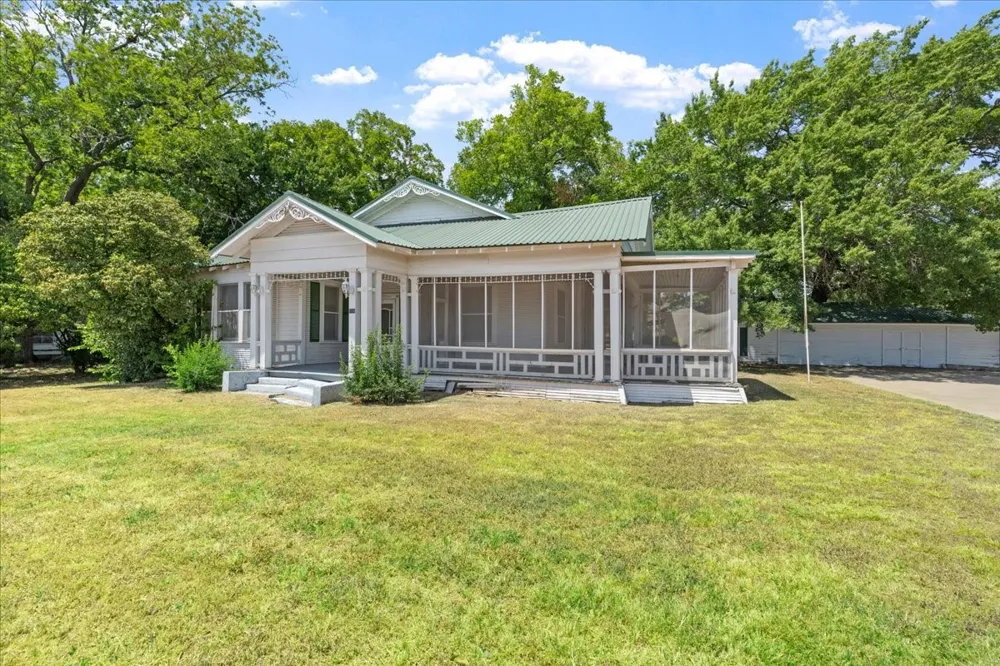 106 1st Street W Dawson, TX 76639