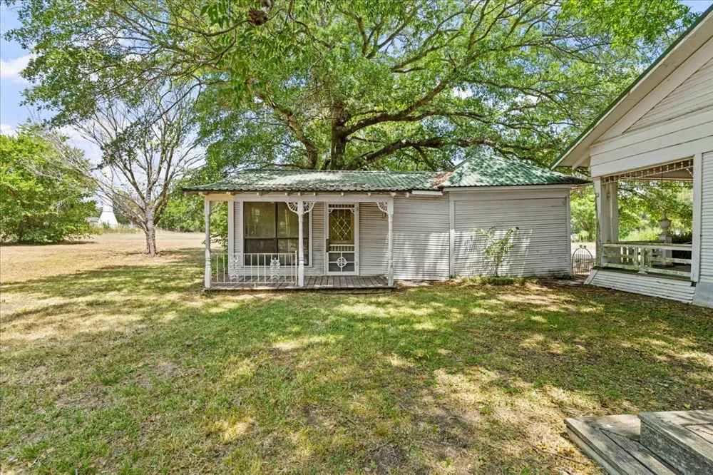 106 1st Street W Dawson, TX 76639