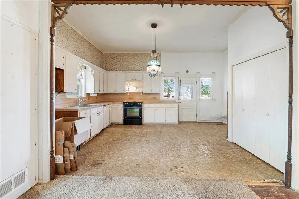 106 1st Street W Dawson, TX 76639