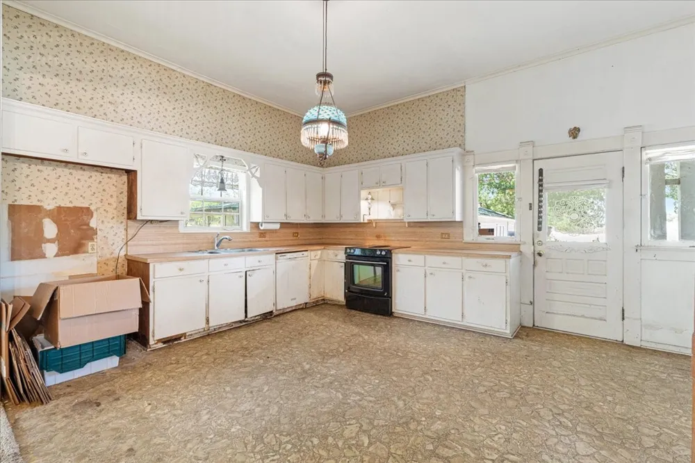 106 1st Street W Dawson, TX 76639