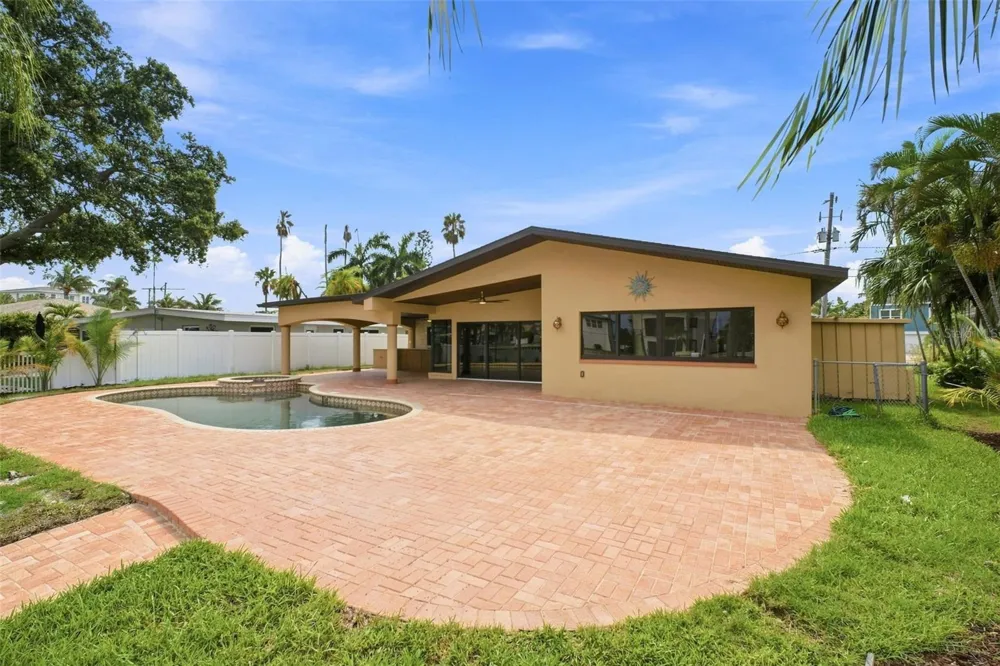 15918 REDINGTON DRIVE Redington Beach, FL 33708