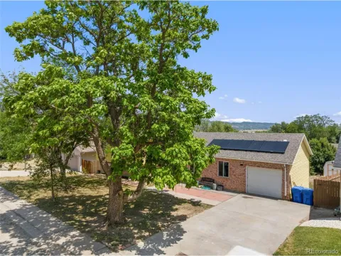 2430 Greenway Circle