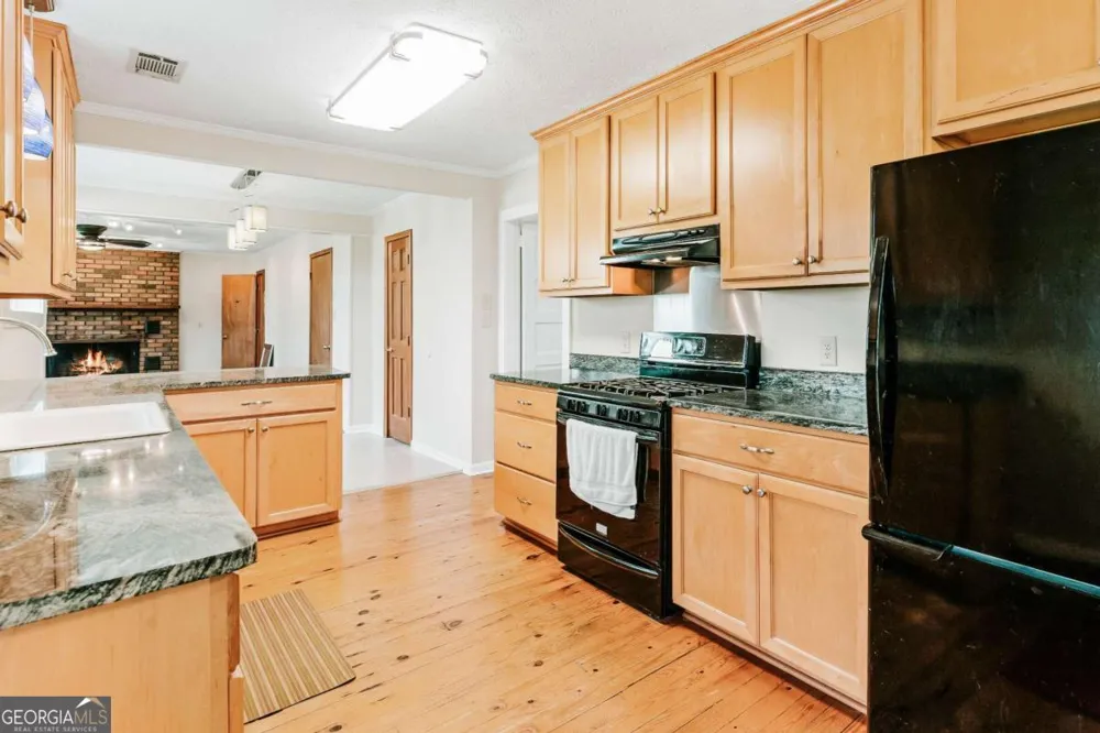 6 Burt RD Carlton, GA 30627