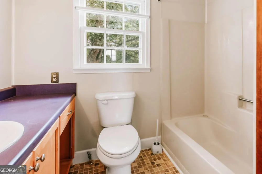 6 Burt RD Carlton, GA 30627