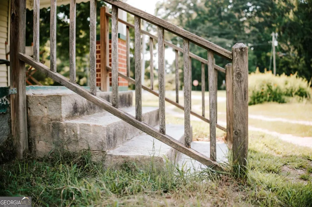 6 Burt RD Carlton, GA 30627