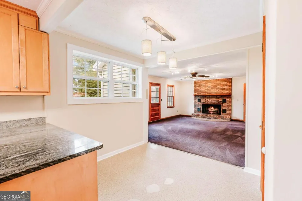 6 Burt RD Carlton, GA 30627