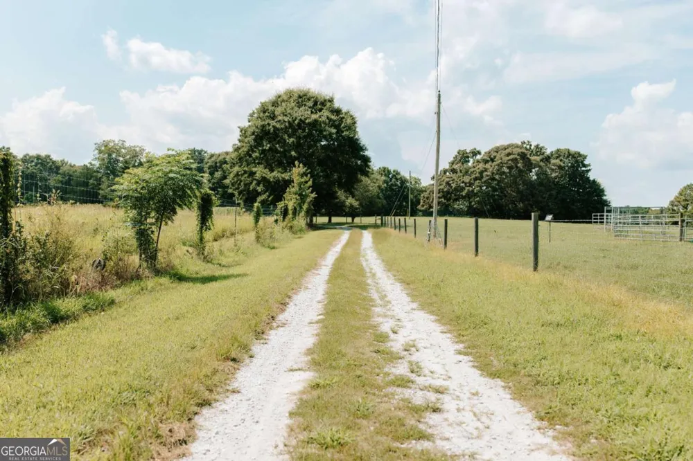 6 Burt RD Carlton, GA 30627