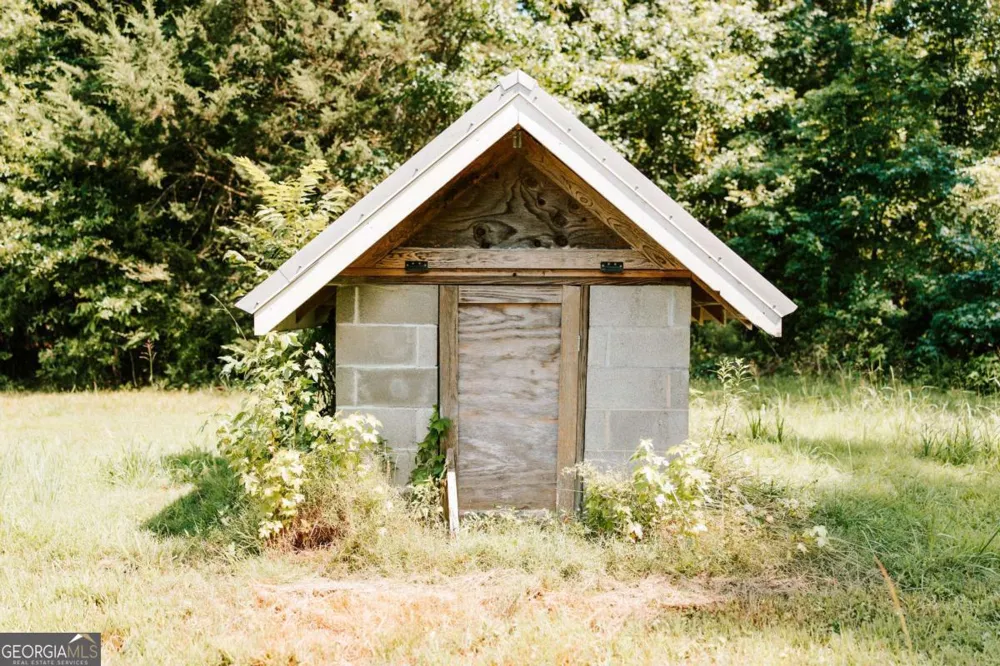 6 Burt RD Carlton, GA 30627