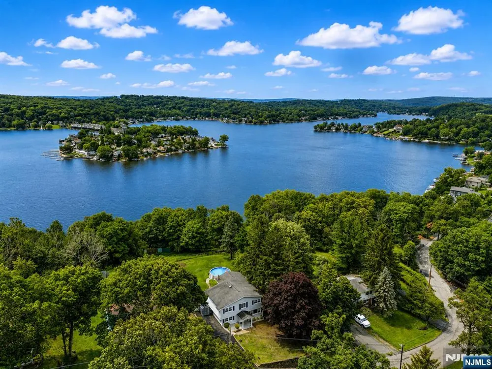 15 Musconetcong Avenue Hopatcong, NJ 07843