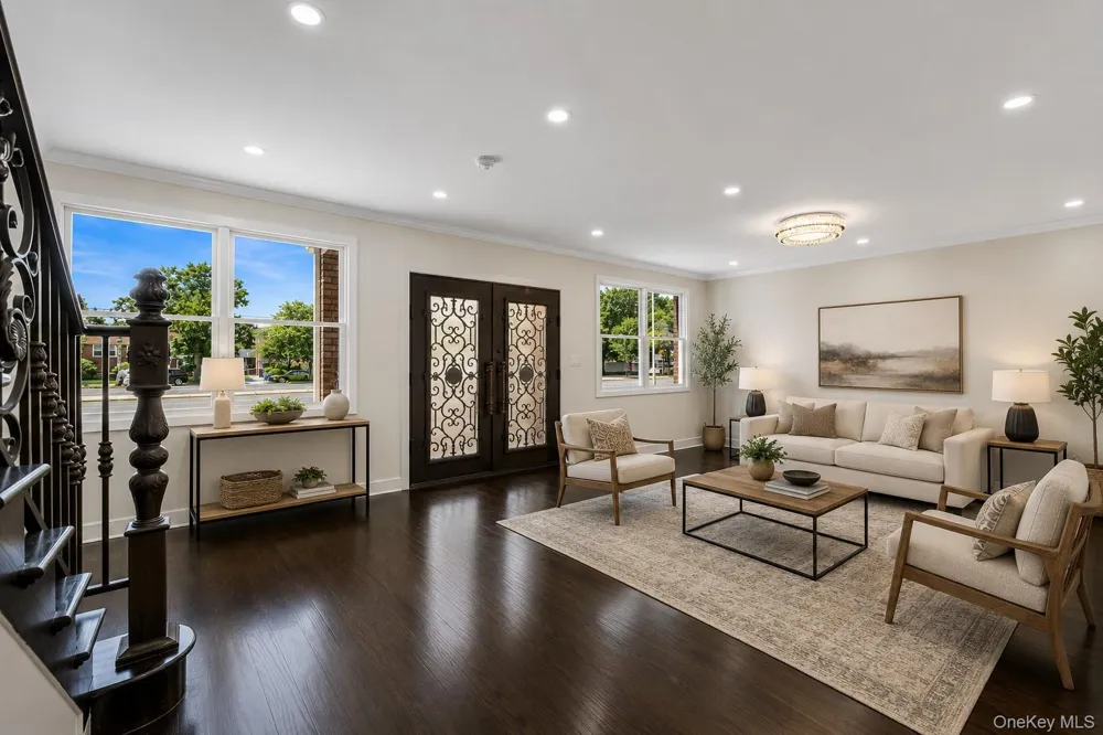 8341 Little Neck Parkway Glen Oaks, NY 11004