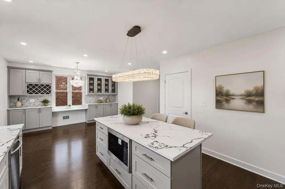 8341 Little Neck Parkway Glen Oaks, NY 11004