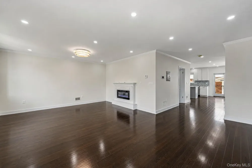 8341 Little Neck Parkway Glen Oaks, NY 11004