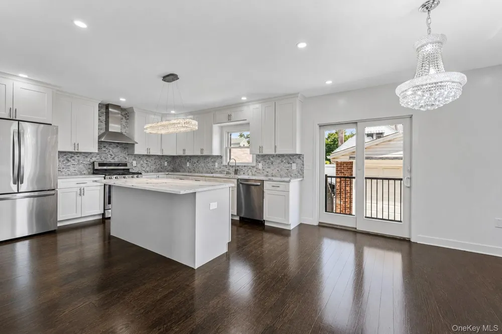 8341 Little Neck Parkway Glen Oaks, NY 11004
