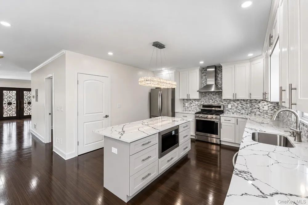 8341 Little Neck Parkway Glen Oaks, NY 11004