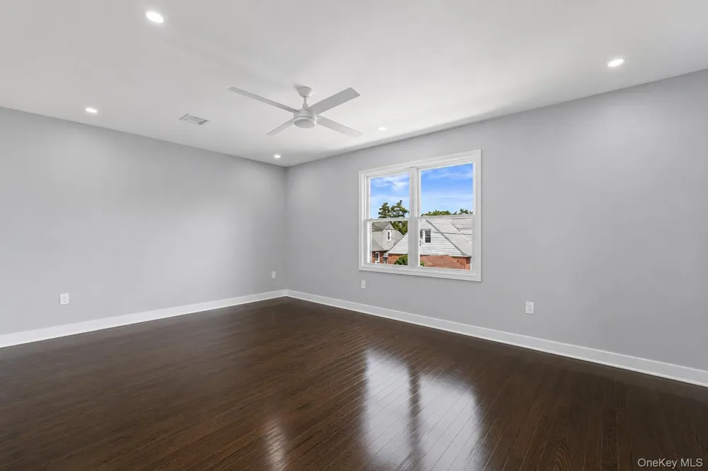 8341 Little Neck Parkway Glen Oaks, NY 11004