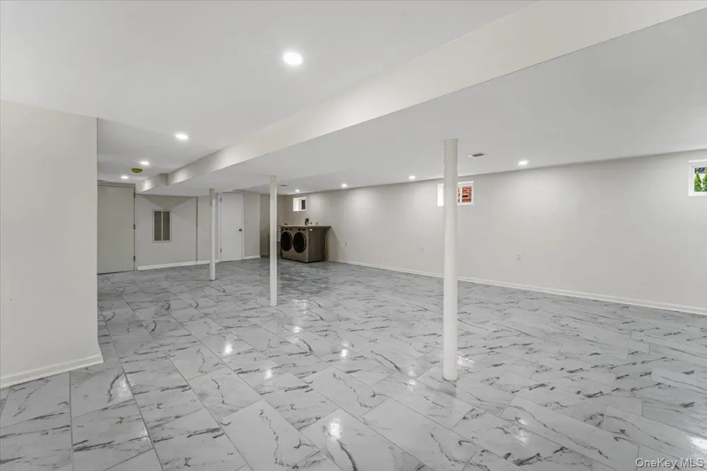 8341 Little Neck Parkway Glen Oaks, NY 11004