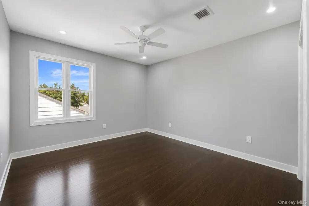 8341 Little Neck Parkway Glen Oaks, NY 11004