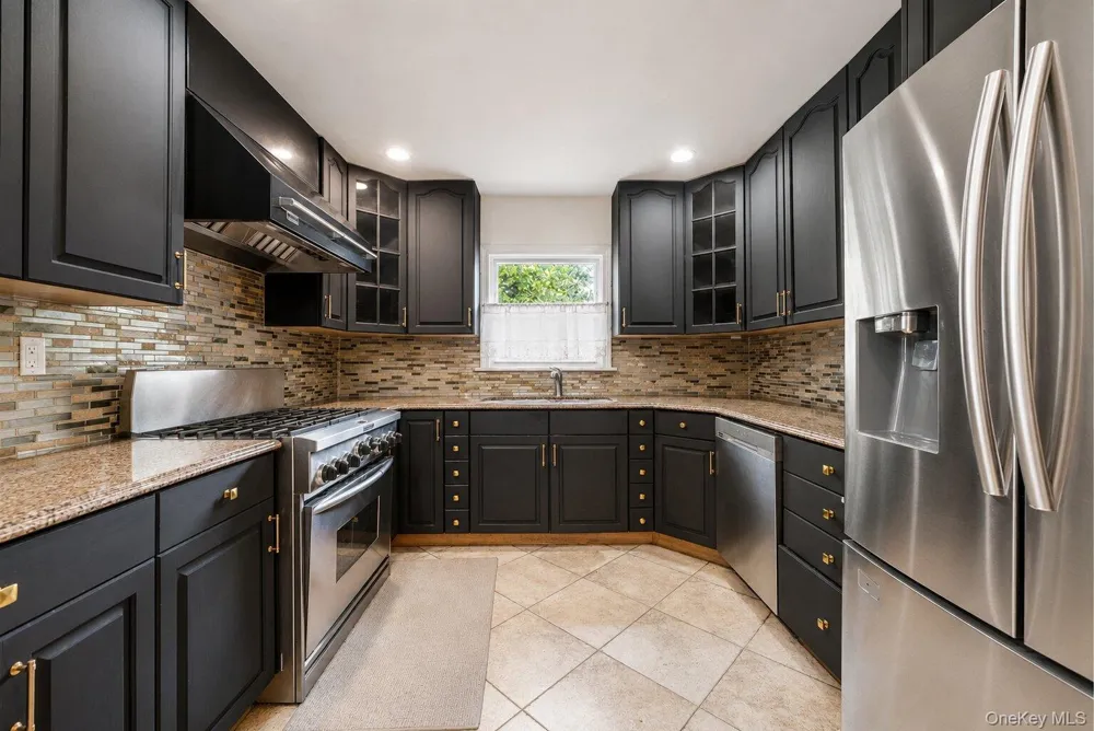 258-10 87th Road Floral Park, NY 11001