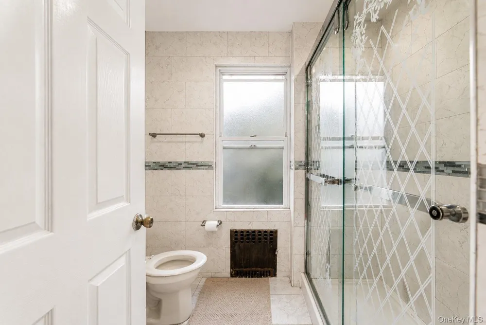 258-10 87th Road Floral Park, NY 11001