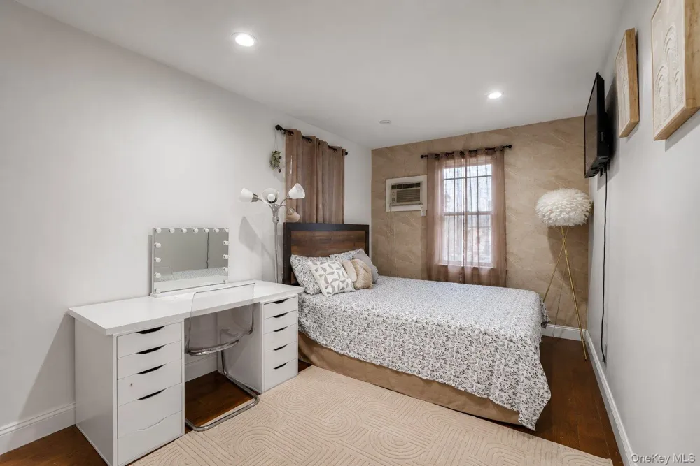 258-10 87th Road Floral Park, NY 11001