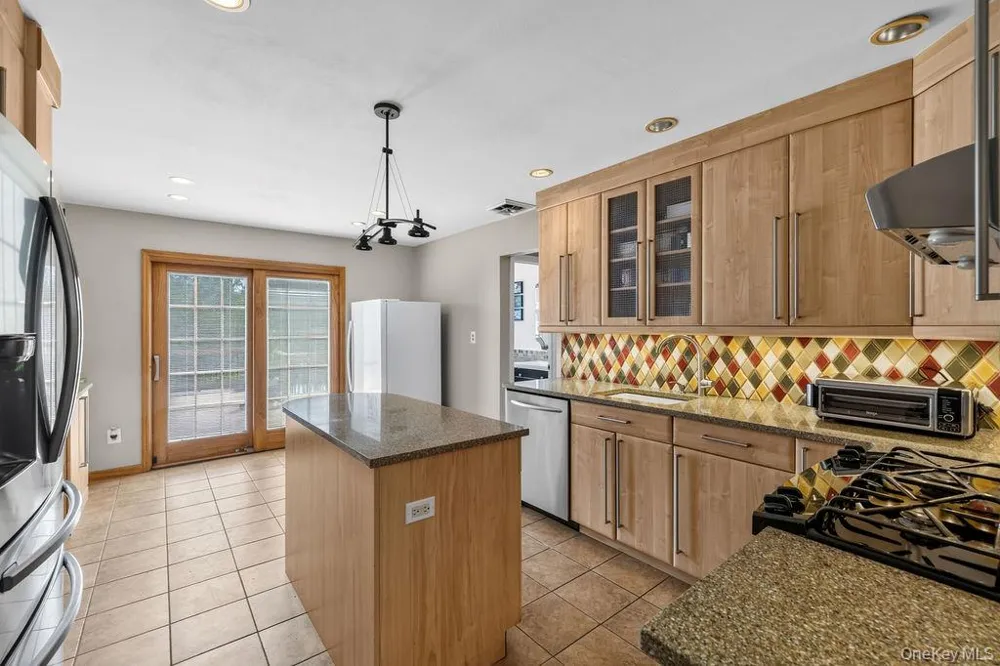 16 Yale Drive New City, NY 10956