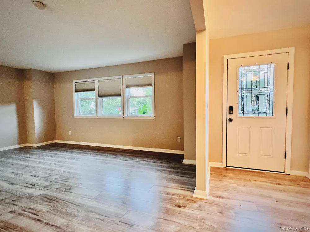 10 Summercress Lane Coram, NY 11727