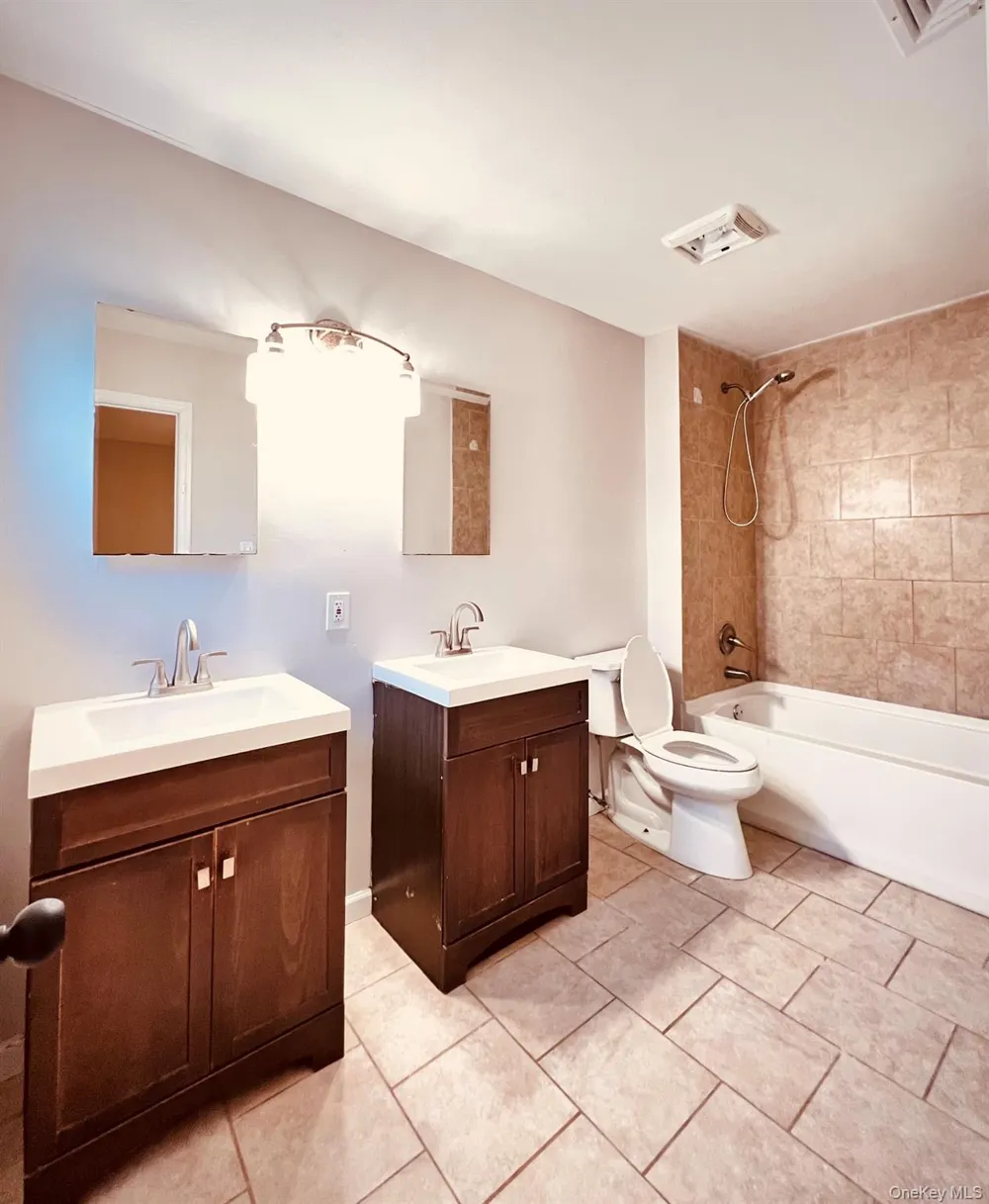 10 Summercress Lane Coram, NY 11727