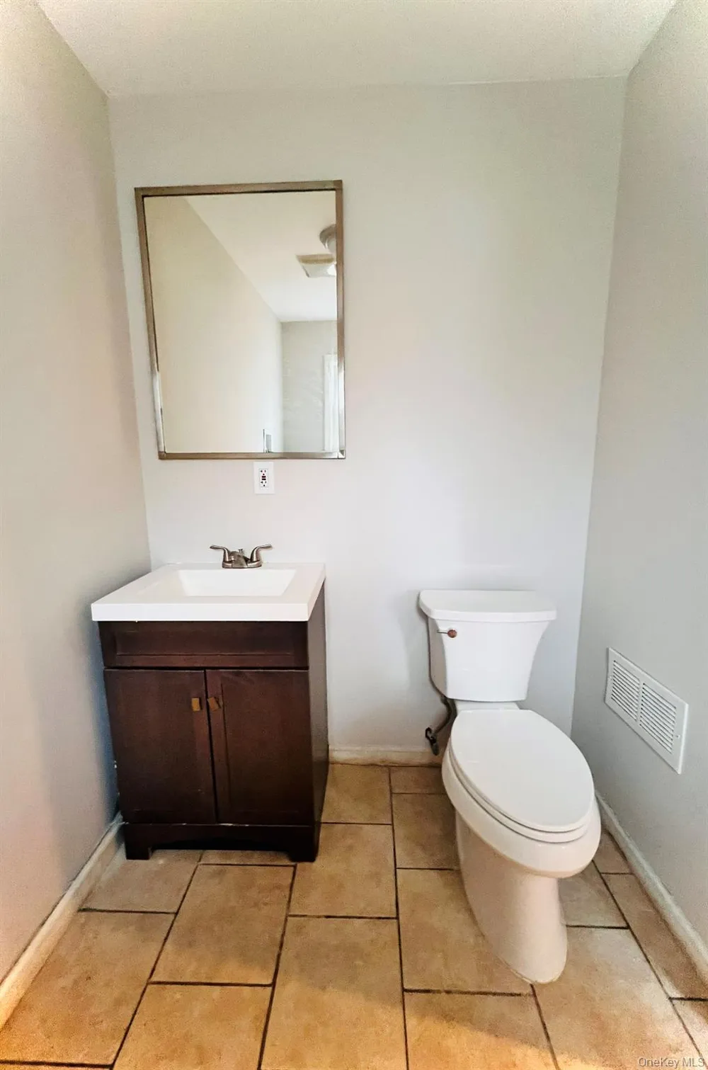 10 Summercress Lane Coram, NY 11727