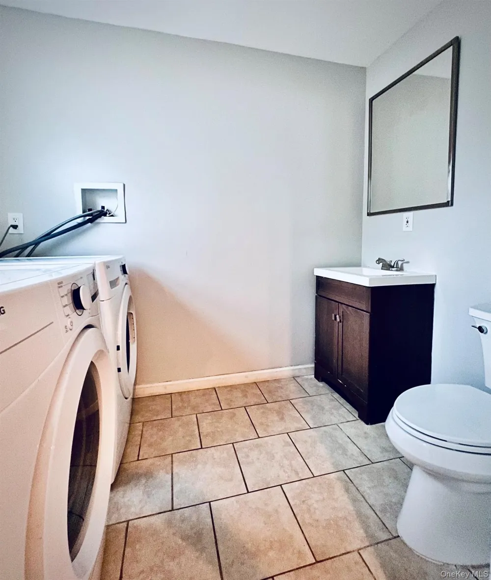 10 Summercress Lane Coram, NY 11727