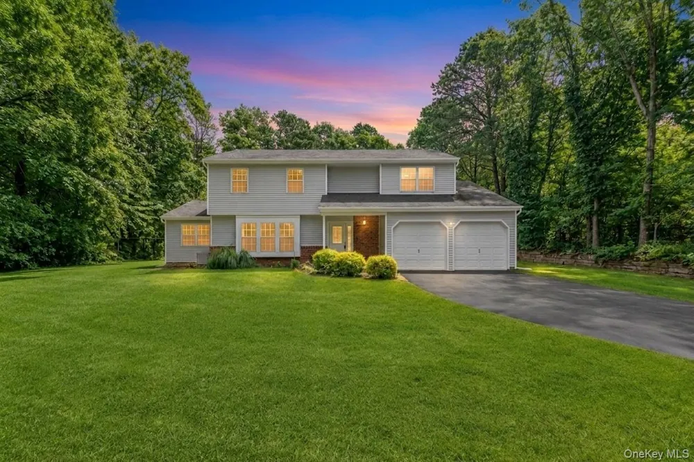 11 Bates Lane Ridge, NY 11961