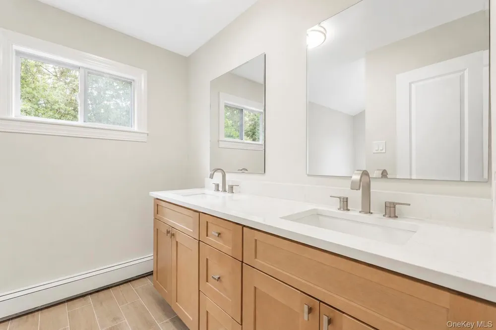 11 Bates Lane Ridge, NY 11961