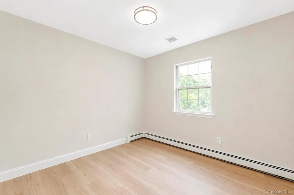 11 Bates Lane Ridge, NY 11961