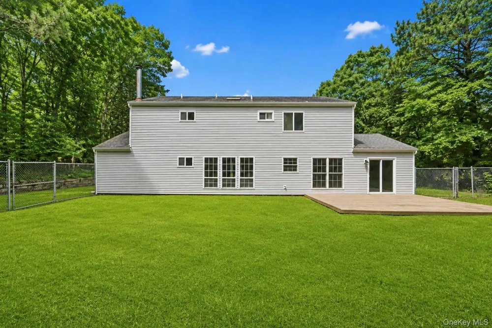 11 Bates Lane Ridge, NY 11961