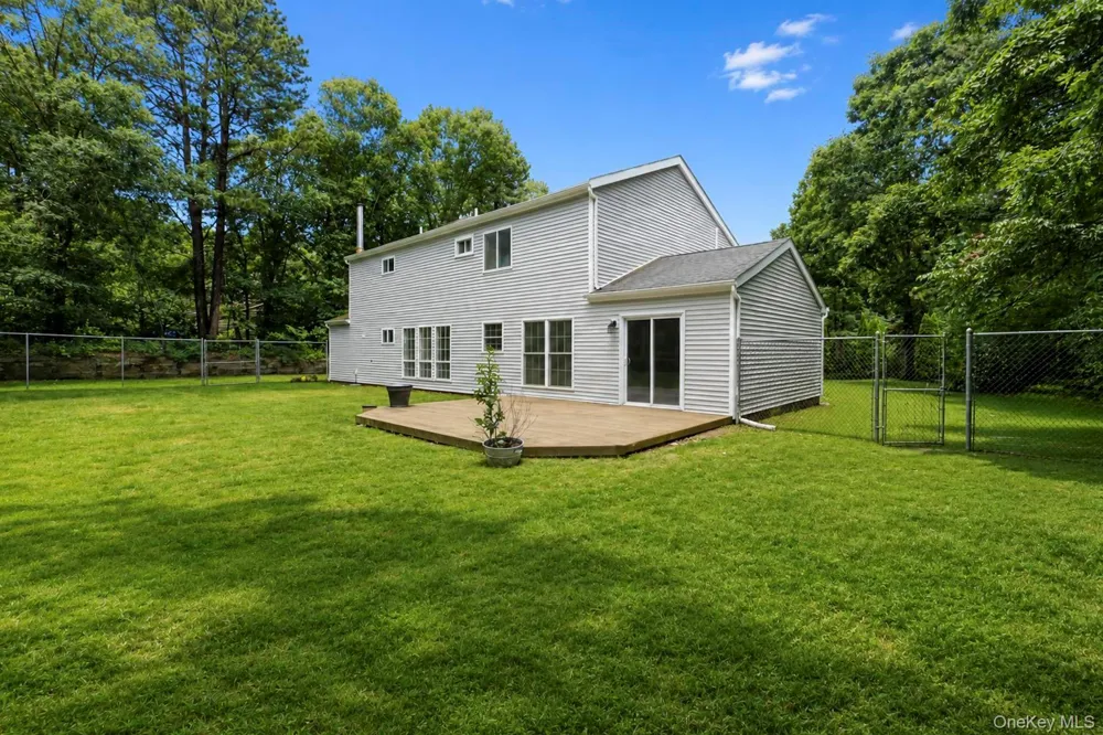 11 Bates Lane Ridge, NY 11961