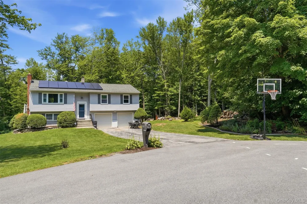12 Talbot Drive Pleasant Valley, NY 12569