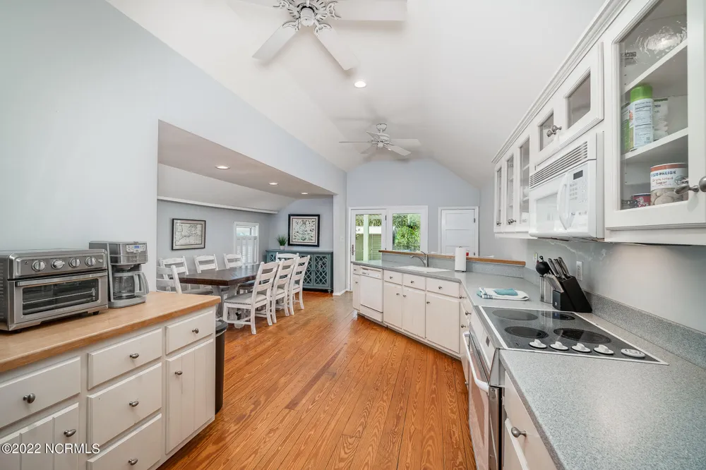 212 Broad Street Beaufort, NC 28516