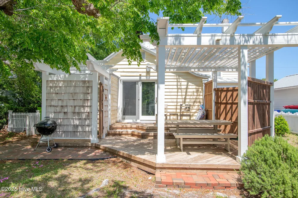 212 Broad Street Beaufort, NC 28516