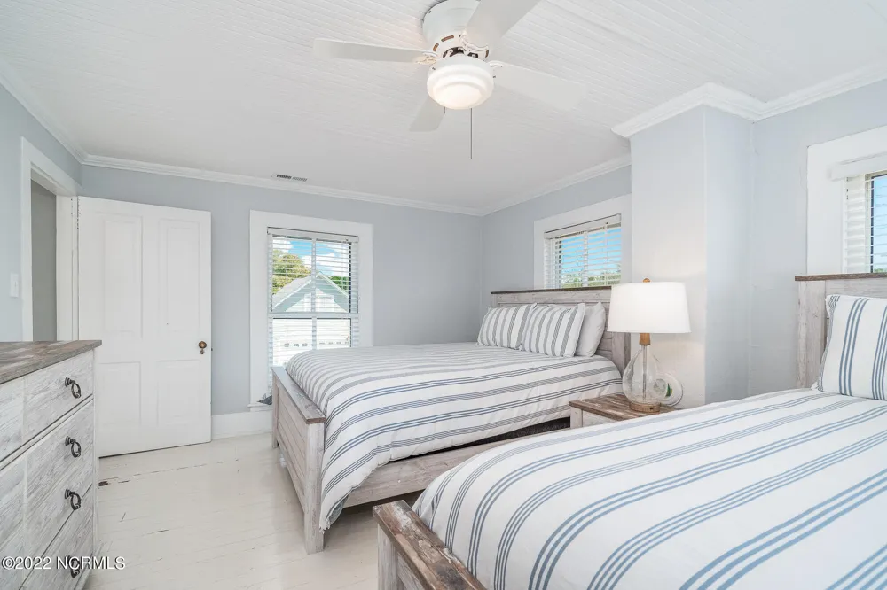 212 Broad Street Beaufort, NC 28516