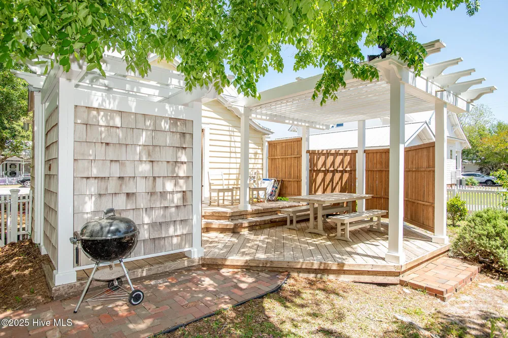 212 Broad Street Beaufort, NC 28516