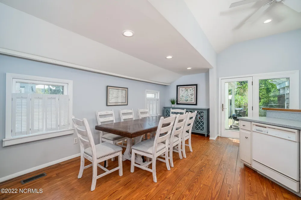 212 Broad Street Beaufort, NC 28516