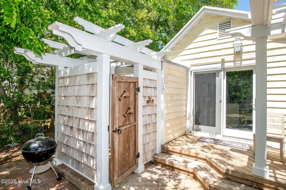 212 Broad Street Beaufort, NC 28516