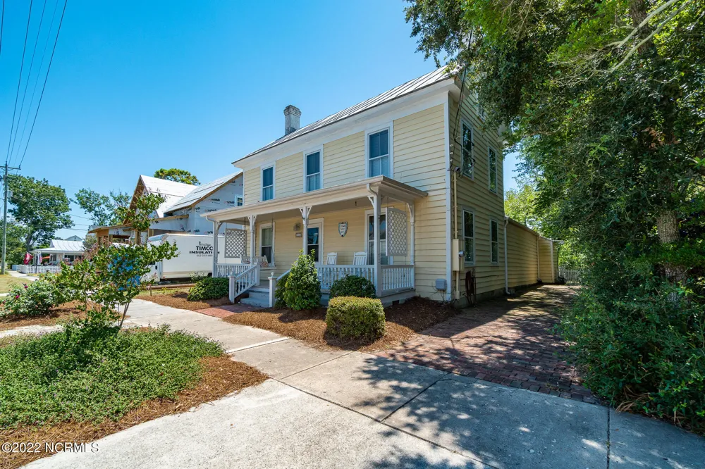 212 Broad Street Beaufort, NC 28516