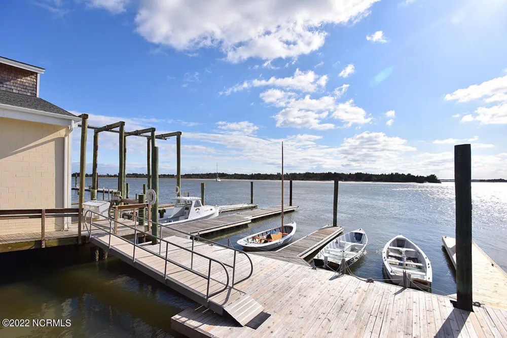 212 Broad Street Beaufort, NC 28516