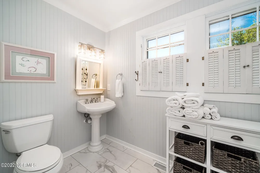 212 Broad Street Beaufort, NC 28516