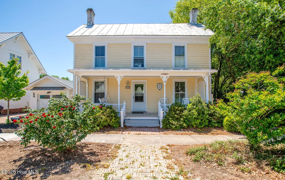 212 Broad Street Beaufort, NC 28516