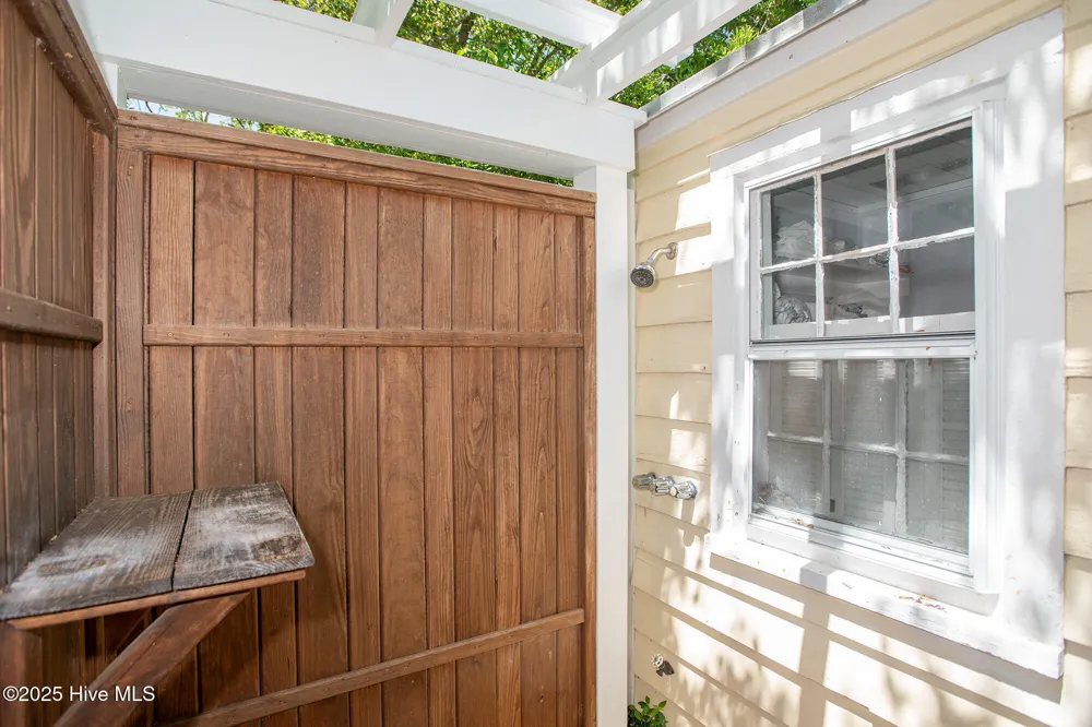 212 Broad Street Beaufort, NC 28516